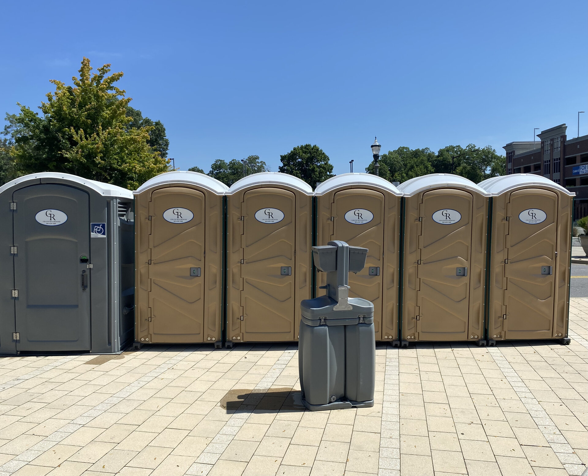 Luxury restroom trailer at upscale venue staged by Grand Restrooms for Carolina weddings and corporate events