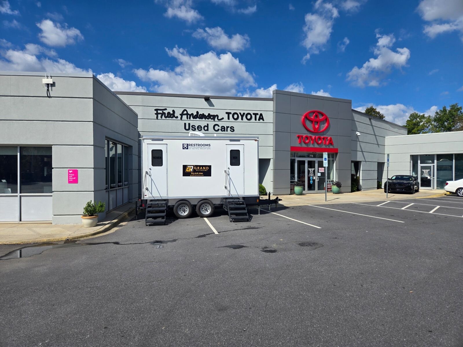 Glacier portable restroom deployed on a Carolina job site
